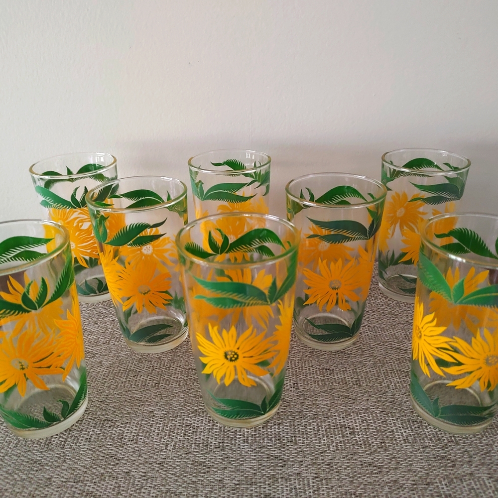 Set Of 8 Sunflower Glasses